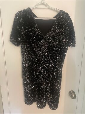 Alex Marie Black Sequin V-Neck Short Sleeve Mini Dress